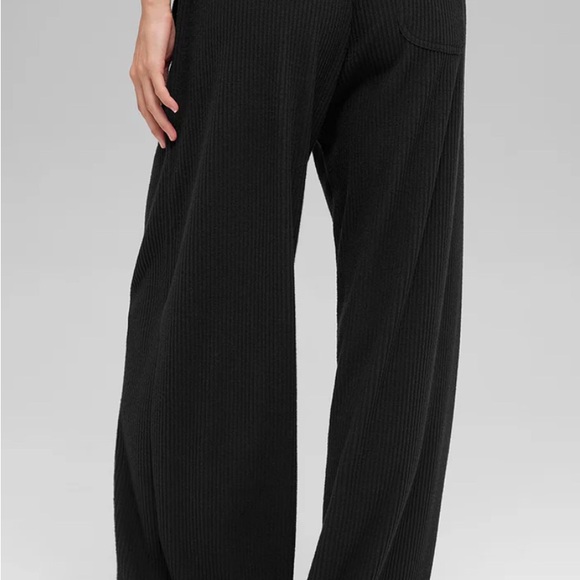 ALO Yoga Muse Wide Leg Black Ribbed Pants NWT - Picture 3 of 5